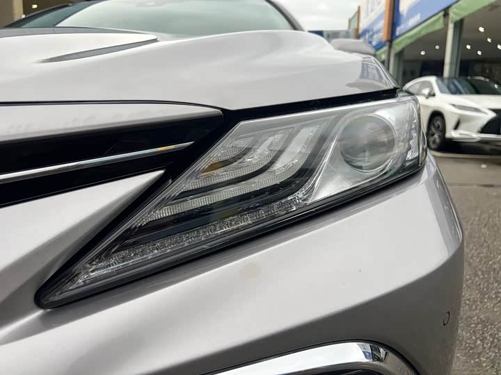 Фото 14 - Toyota Camry