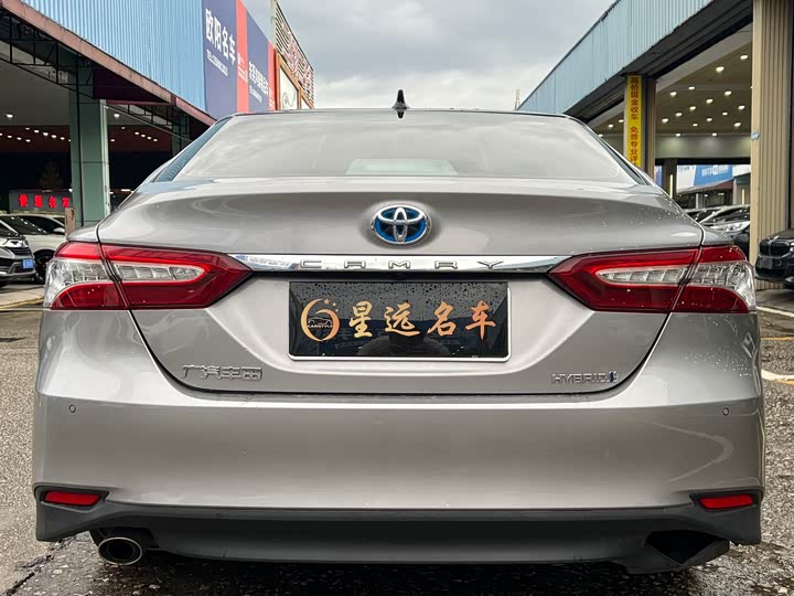 Фото 18 - Toyota Camry