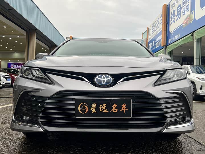 Фото 2 - Toyota Camry