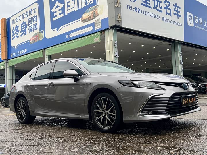 Фото 3 - Toyota Camry