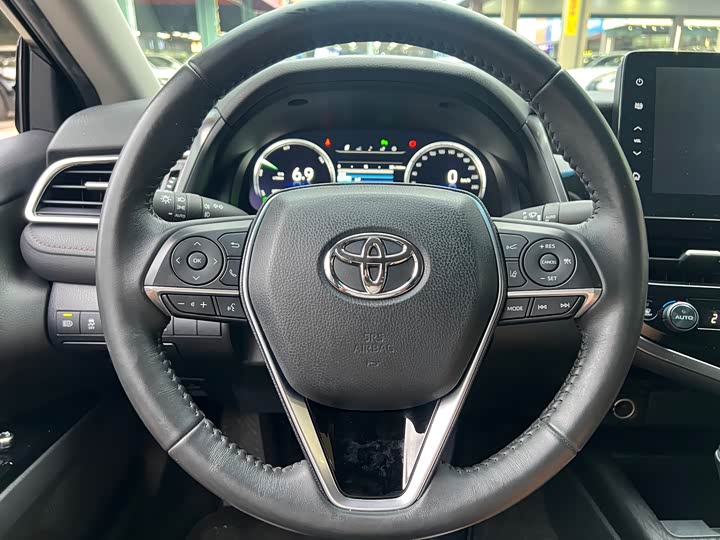 Фото 4 - Toyota Camry