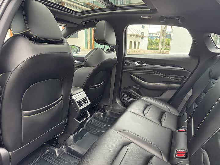 Фото 12 - Geely Preface