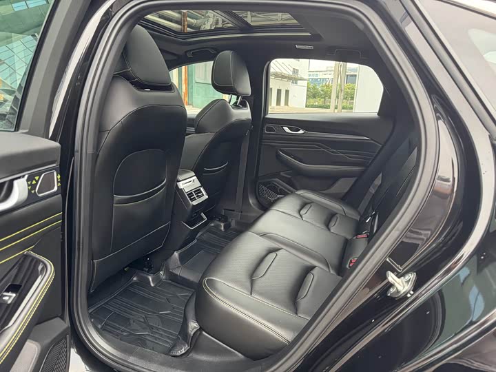 Фото 6 - Geely Preface