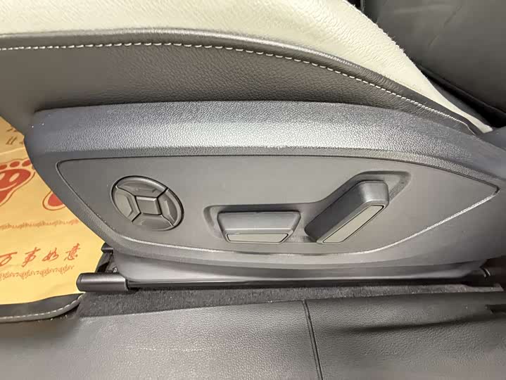 Фото 8 - Audi Q3