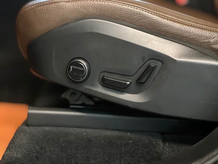 Фото 10 - Volvo XC90