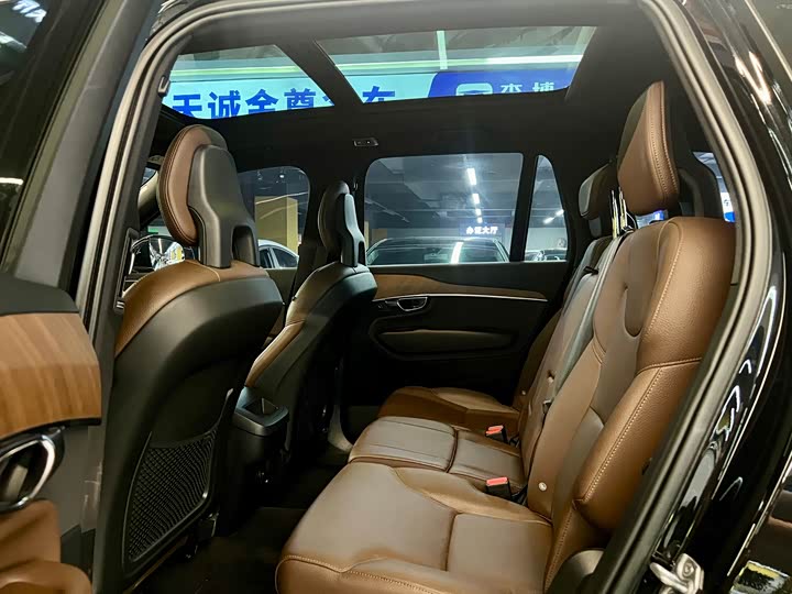 Фото 11 - Volvo XC90