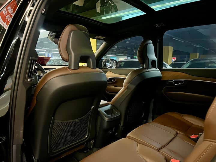 Фото 12 - Volvo XC90