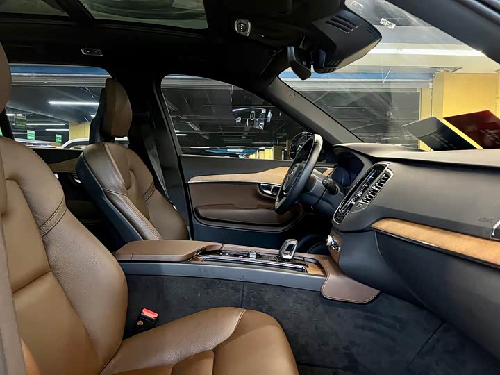 Фото 13 - Volvo XC90