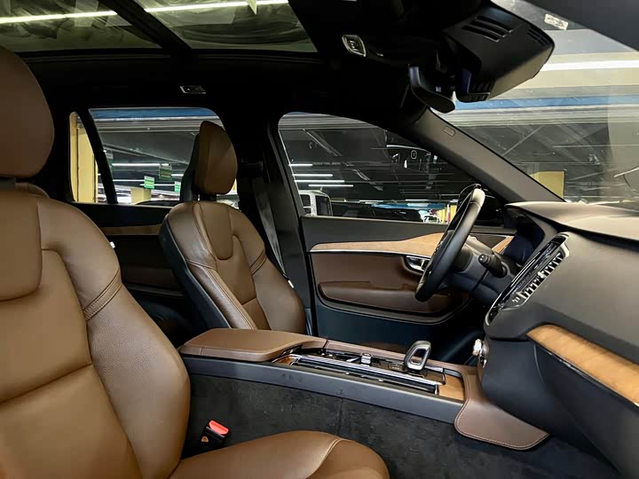 Фото 14 - Volvo XC90