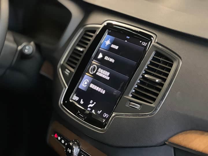 Фото 16 - Volvo XC90