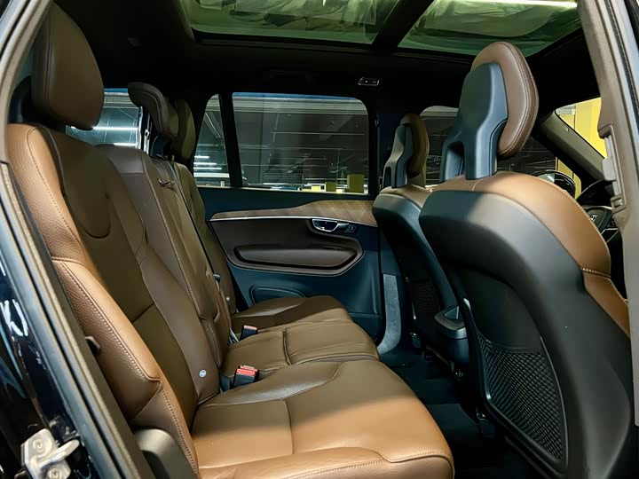 Фото 17 - Volvo XC90