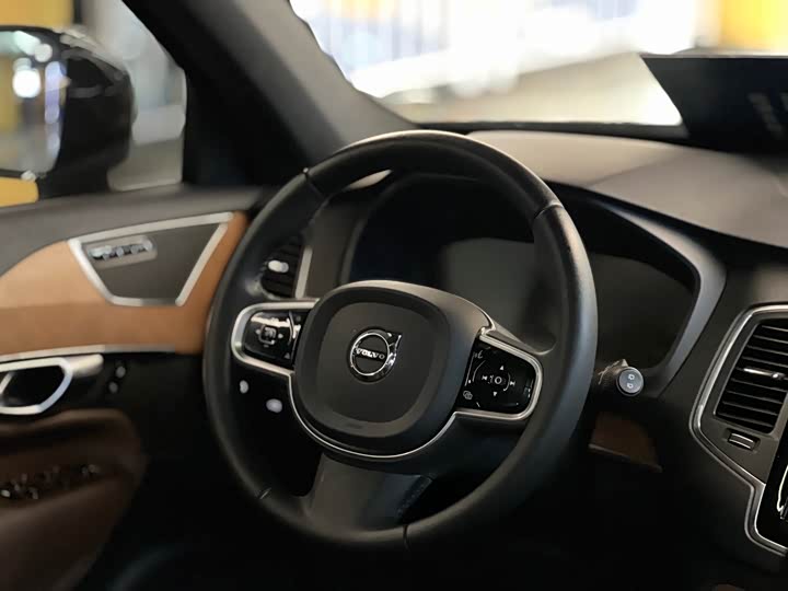 Фото 20 - Volvo XC90