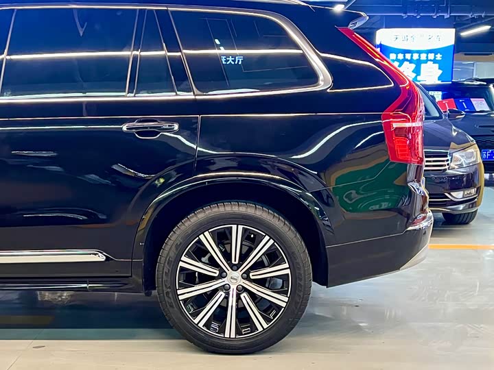 Фото 21 - Volvo XC90