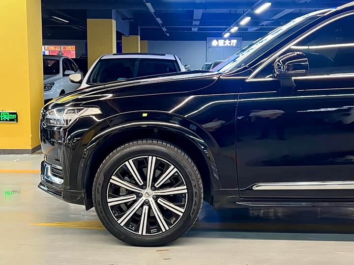 Фото 22 - Volvo XC90