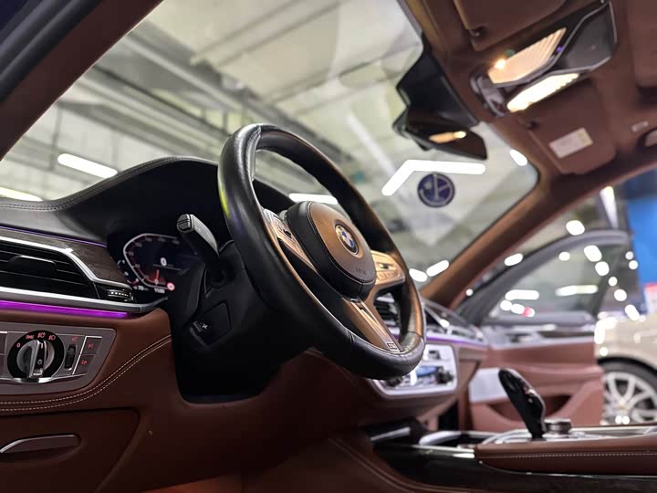 Фото 10 - BMW 7 Series