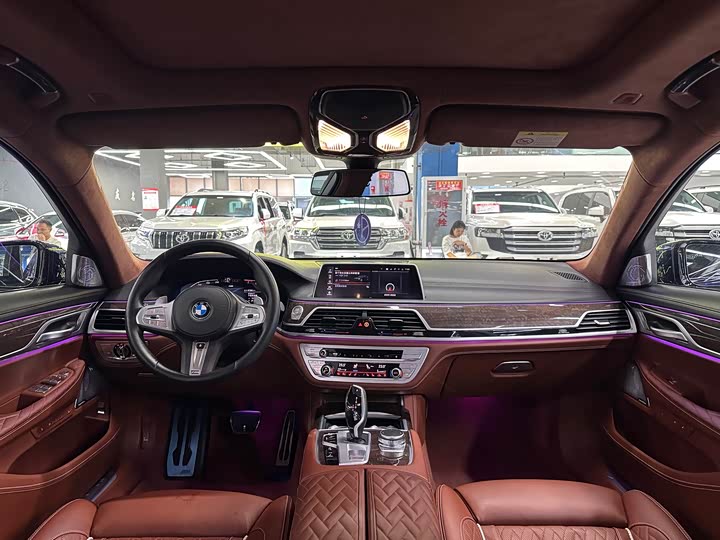 Фото 13 - BMW 7 Series