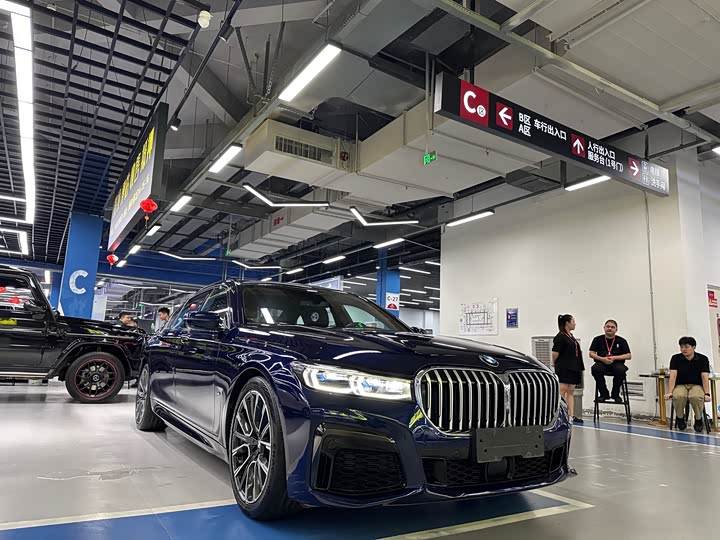 Фото 3 - BMW 7 Series