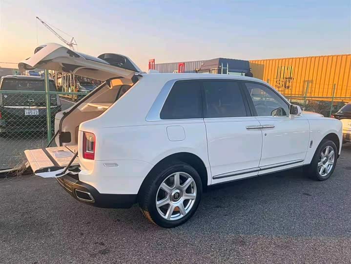 Фото 3 - Rolls-Royce Cullinan