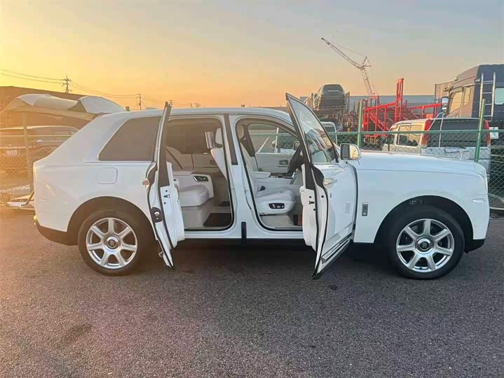 Фото 4 - Rolls-Royce Cullinan