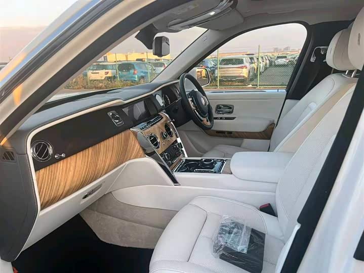 Фото 5 - Rolls-Royce Cullinan