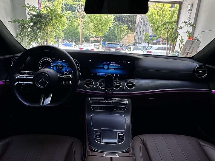 Фото 6 - Mercedes-Benz E-Class