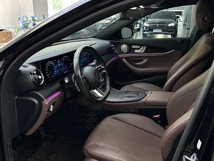 Фото 7 - Mercedes-Benz E-Class