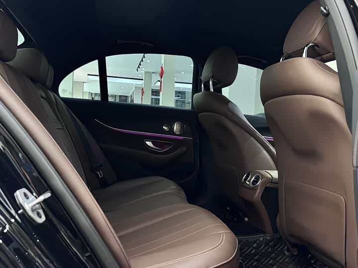 Фото 8 - Mercedes-Benz E-Class