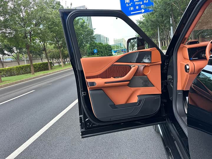 Фото 18 - BYD Yangwang U8