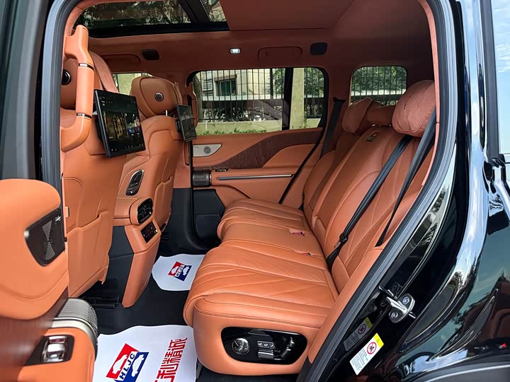 Фото 9 - BYD Yangwang U8