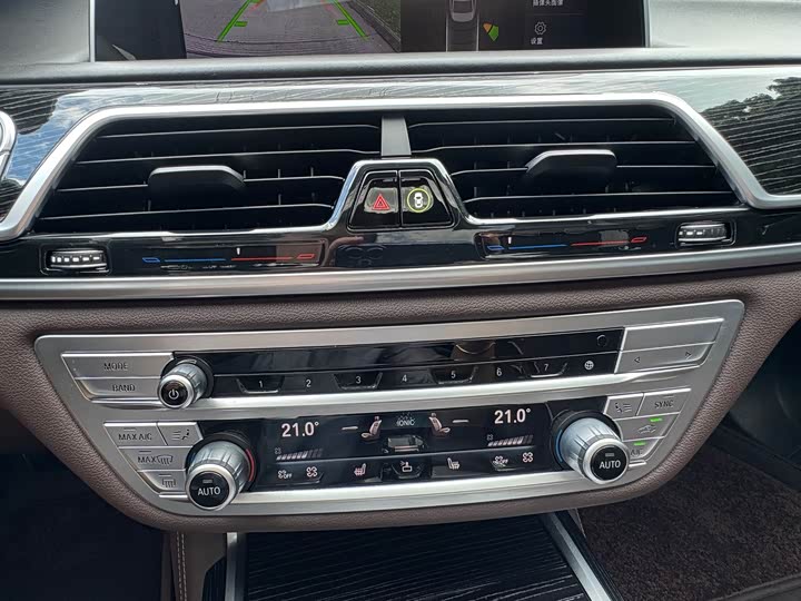 Фото 18 - BMW 7 Series