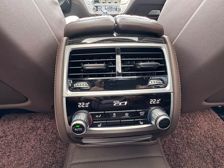 Фото 21 - BMW 7 Series