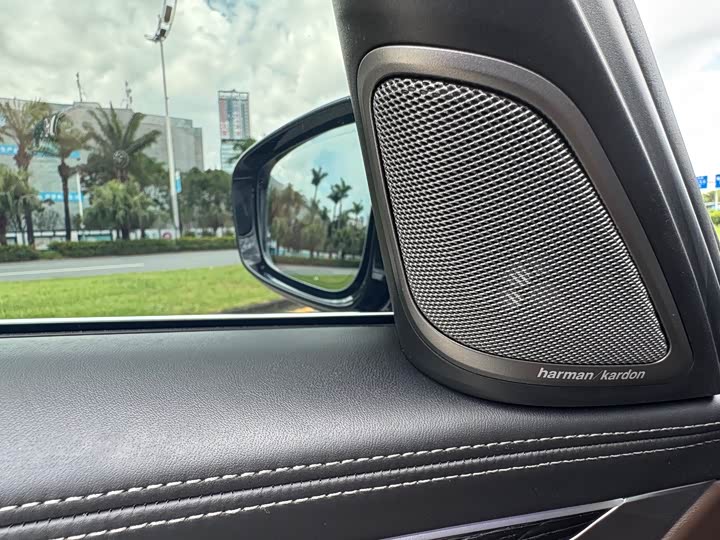 Фото 23 - BMW 7 Series