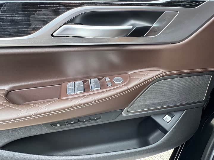 Фото 24 - BMW 7 Series