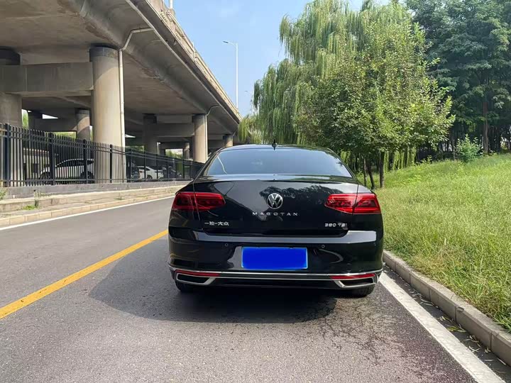 Фото 5 - Volkswagen Magotan