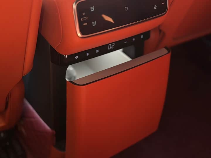 Фото 11 - LiXiang L8