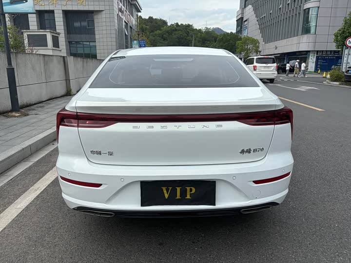 Фото 10 - Bestune B70