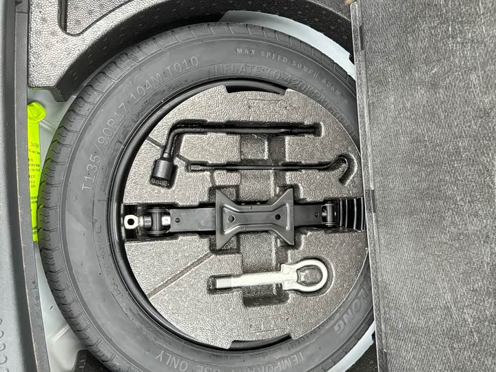 Фото 14 - Bestune B70