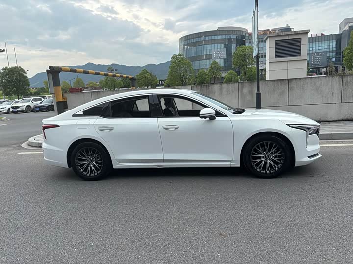 Фото 4 - Bestune B70