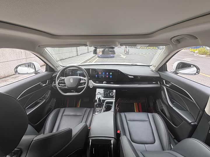 Фото 9 - Bestune B70