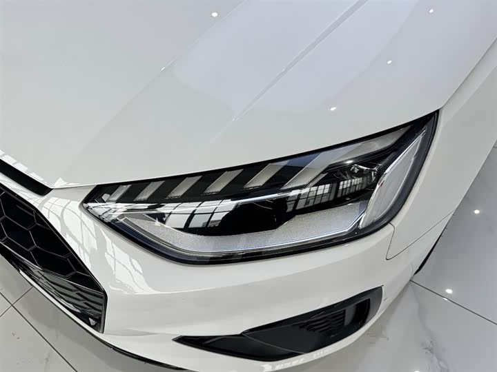 Фото 10 - Audi A4L