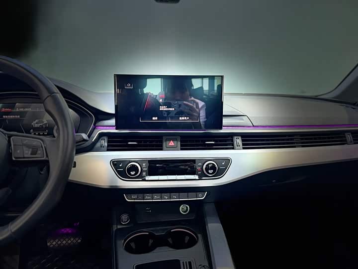 Фото 12 - Audi A4L