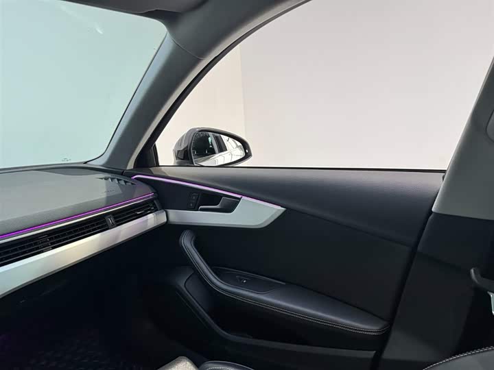 Фото 14 - Audi A4L