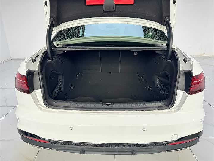 Фото 6 - Audi A4L