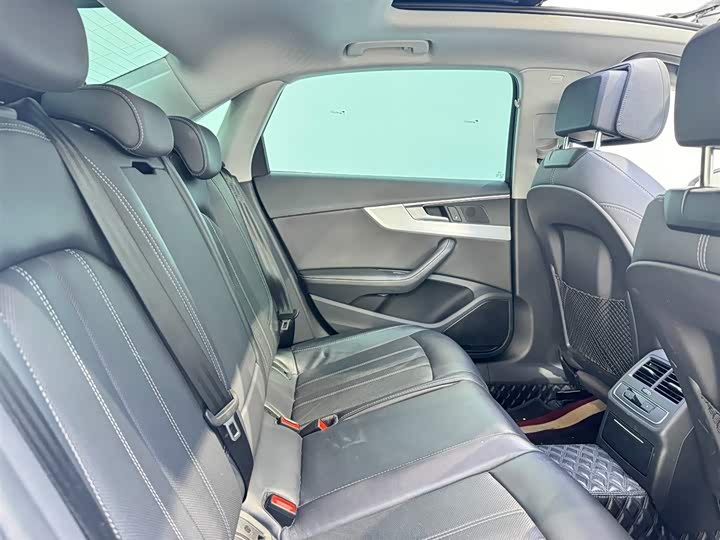 Фото 8 - Audi A4L