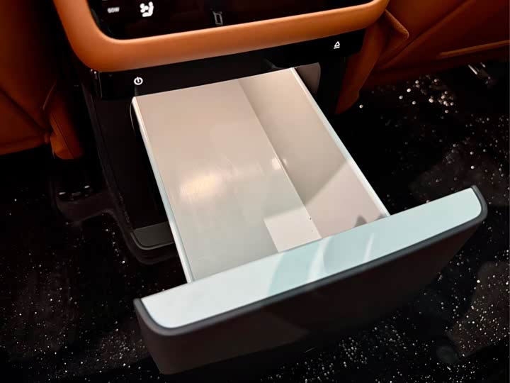 Фото 18 - LiXiang L6