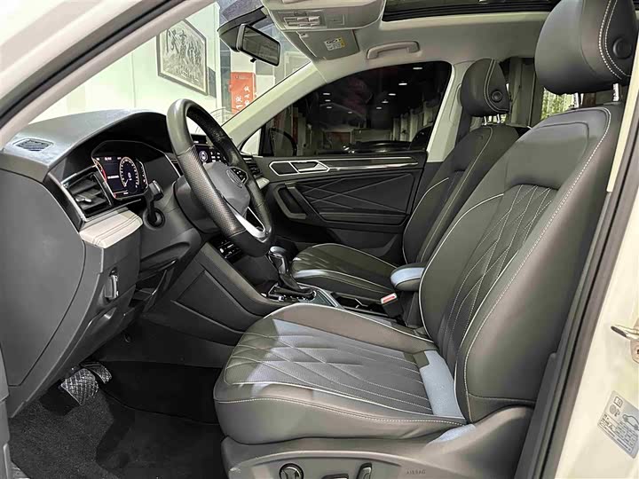 Фото 4 - Volkswagen Tiguan L Pro