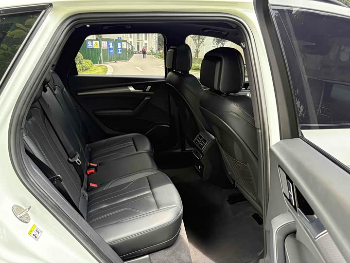 Фото 10 - Audi Q5L