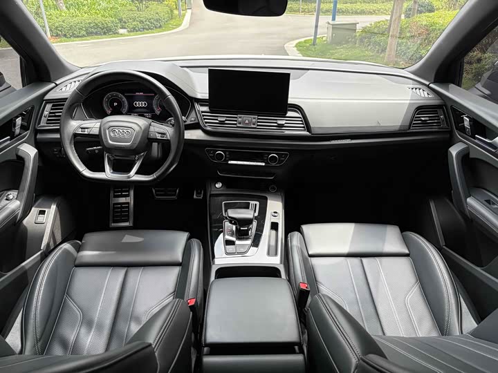 Фото 13 - Audi Q5L