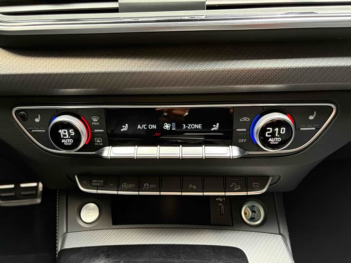 Фото 16 - Audi Q5L