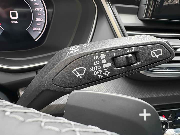 Фото 21 - Audi Q5L